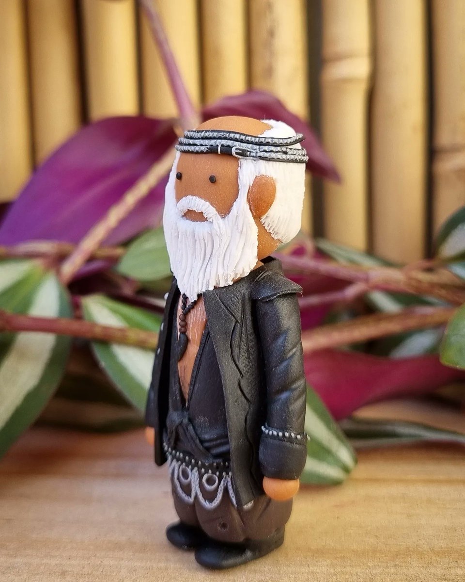 FandomClay's tweet photo. Well if it isn't the sweetest pirate of the seven seas! ❤️ Fang has now joined my tiny crew! 😊
#ourflagmeansdeath #ofmd #ourflagmeansdeathfanart #ofmdfanart #ourflagmeansdeathfang #ofmdfang #teamblackbeard #fanart #polymerclay #miniature #figurine https://t.co/wvTN1aoiZ2