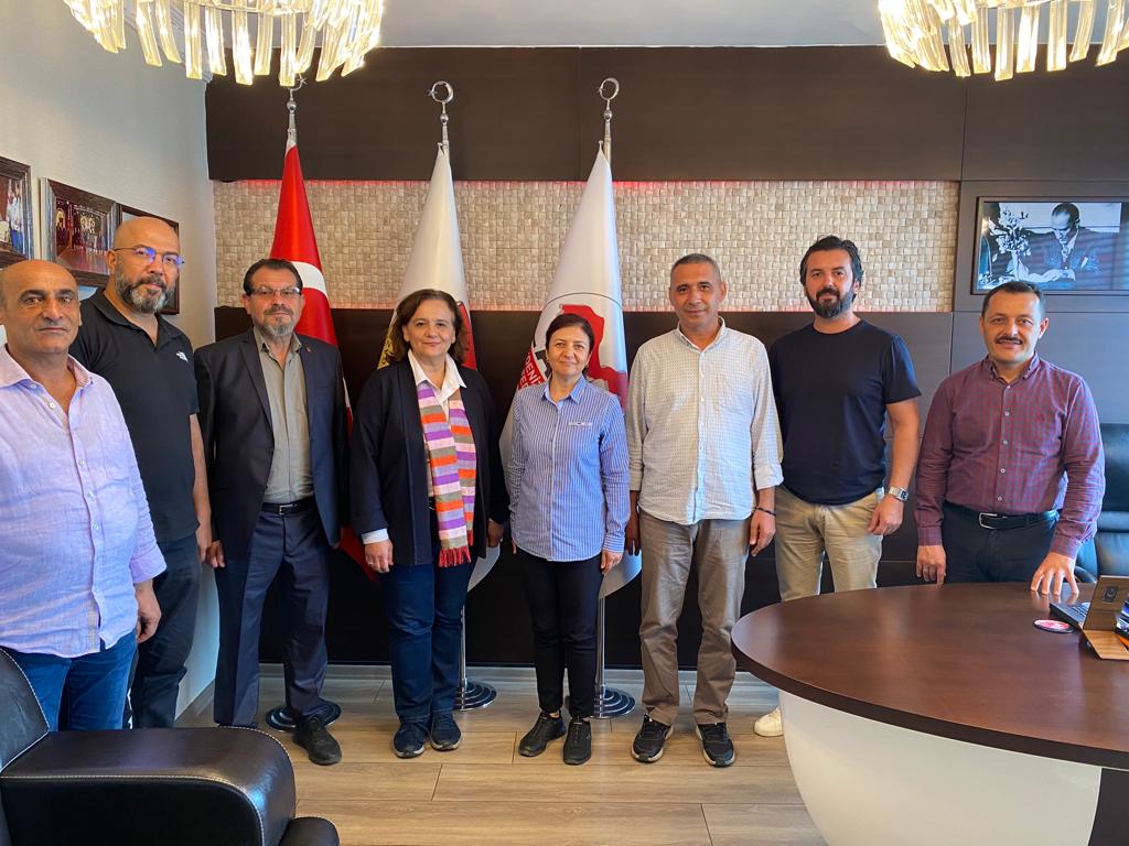 alanyagc's tweet photo. Medya Başarı Ödülleri Törenimizde Yılın Gazetecisi ödülünü takdim edeceğimiz Gazeteci Çiğdem Toker cemiyetimizi ziyaret etti. Ziyaret ve sohbet için kendisine teşekkür ederiz. @cigdemtoker https://t.co/ohw40sZsTq