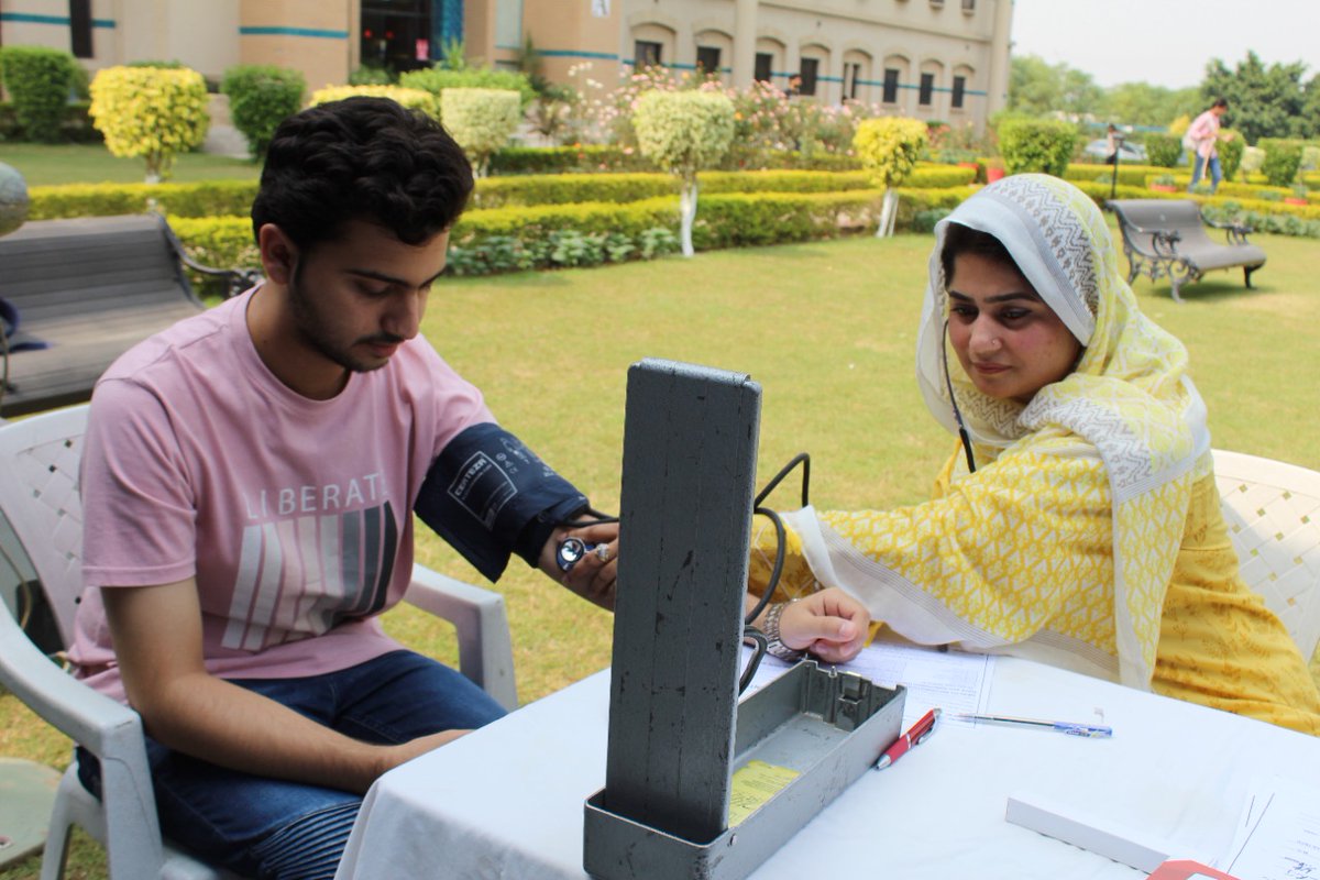 PRC_official's tweet photo. The @PRC_official Regional Blood Donor Centre arranged a blood donation camp at FAST National University Islamabad, 331 units of blood were collected, and 793 components were prepared.

Support PRCS RBDC and help to keep blood stocks🩸

#DonateBloodSaveLife #RBDC #Motivation https://t.co/9nONB8eWcl