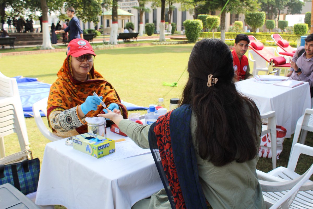 PRC_official's tweet photo. The @PRC_official Regional Blood Donor Centre arranged a blood donation camp at FAST National University Islamabad, 331 units of blood were collected, and 793 components were prepared.

Support PRCS RBDC and help to keep blood stocks🩸

#DonateBloodSaveLife #RBDC #Motivation https://t.co/9nONB8eWcl