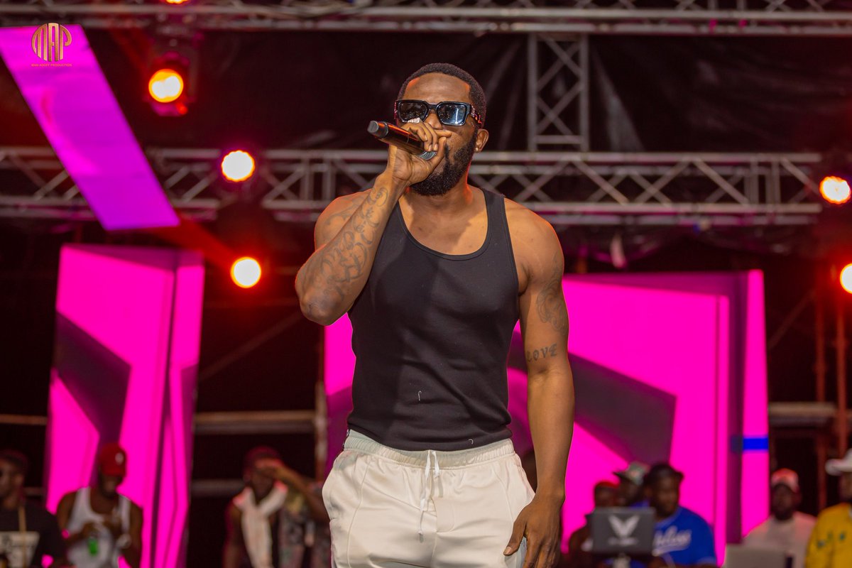 ManAdoffProd's tweet photo. Paedae of @r2bees at the @tidalravefest #paedae #r2bees #TidalRave22 #mapgh https://t.co/31TC4SD7va