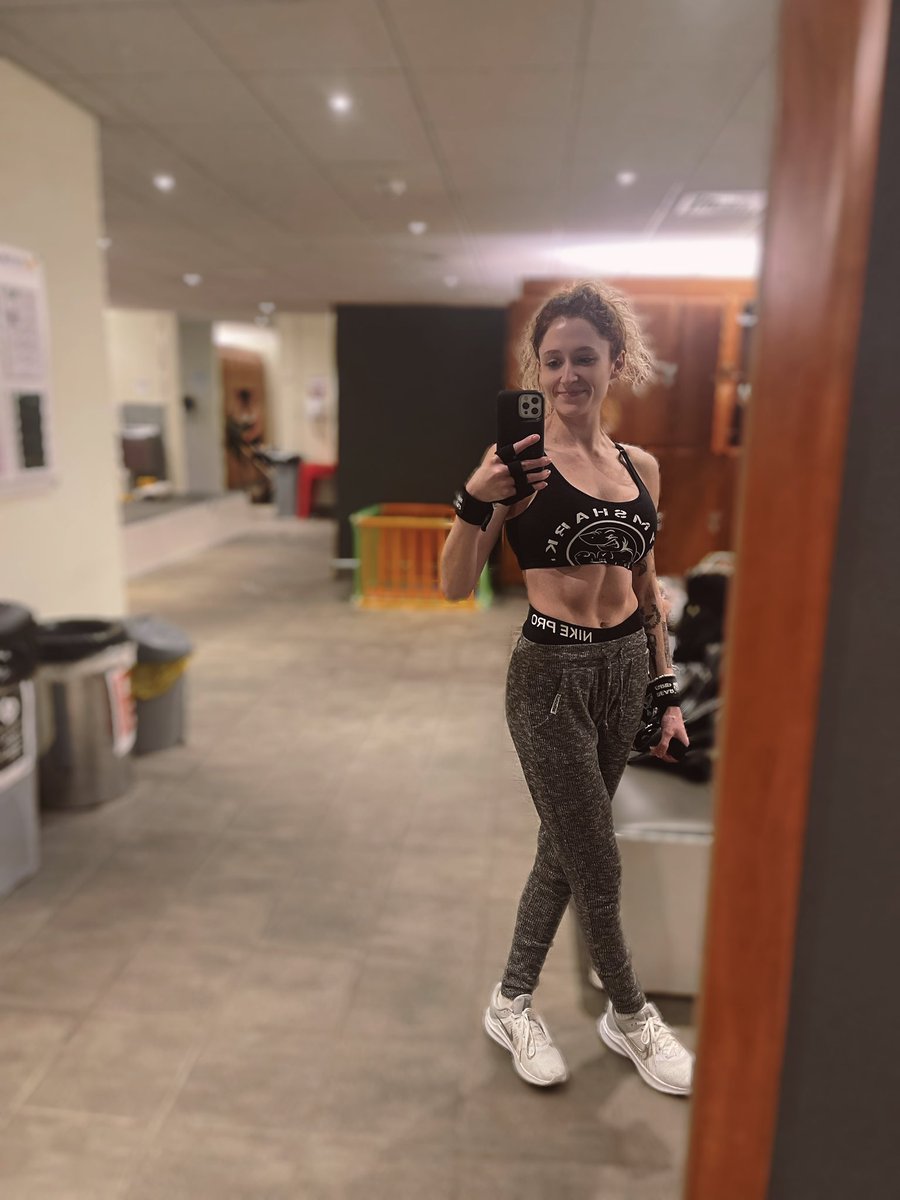 Janet Devlin 🌞 on Twitter: "First day back in the gym since February 🫠 didn’t have to do it