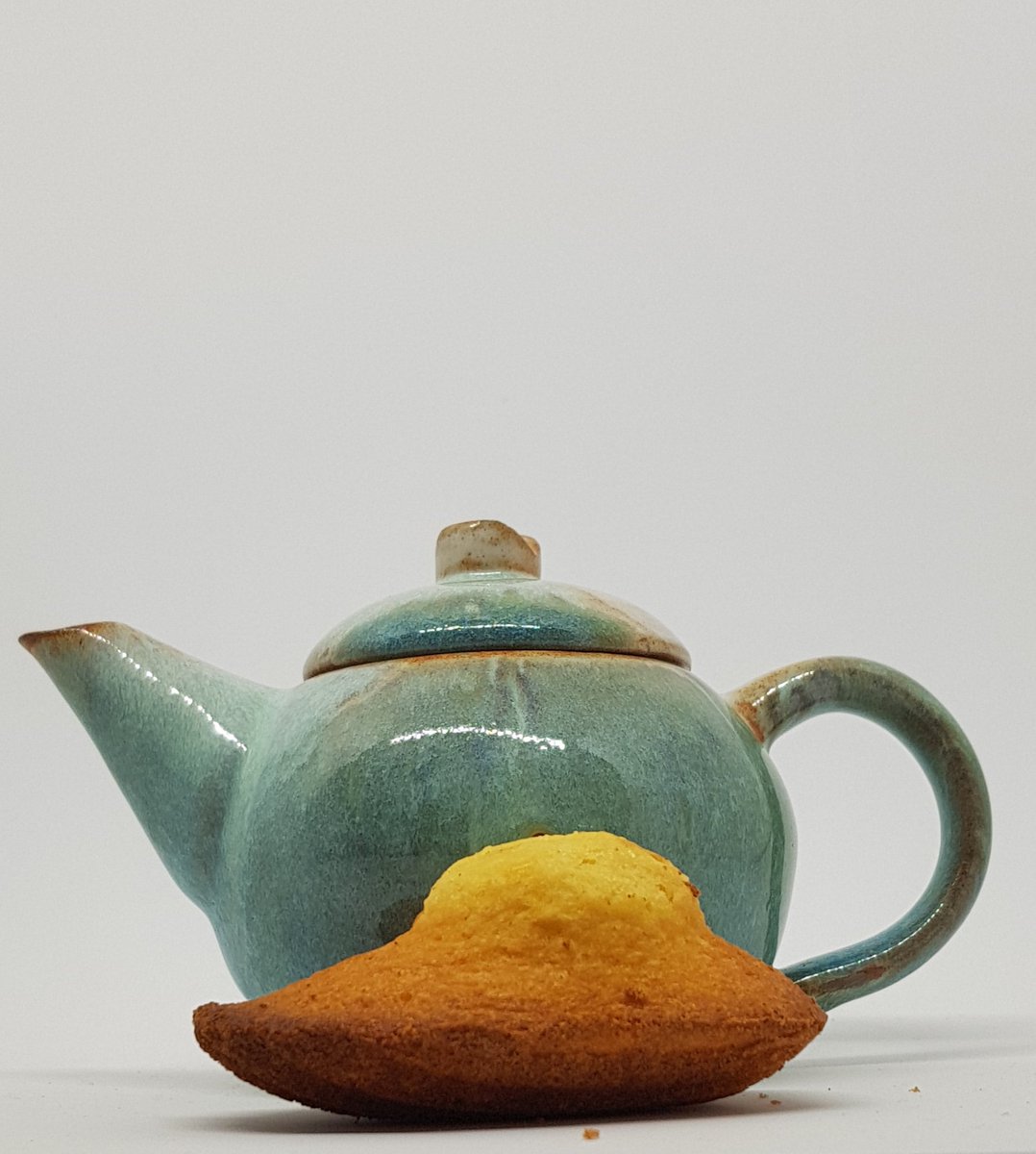 somanymoods's tweet image. C'est l'histoire d'une madeleine qui voulait etre dodue comme une théière 😊🙃 ou l'inverse? Mince j'ai un doute!
#dansmonatelier #ceramiste #voscommandes