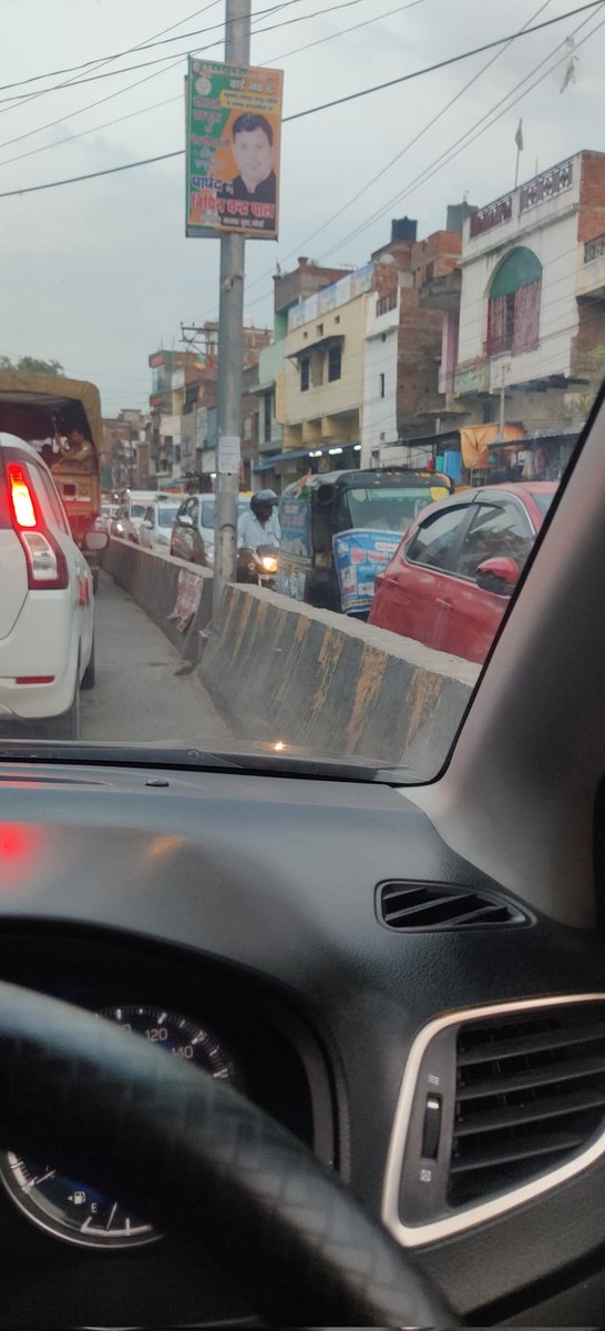 vimarshon's tweet photo. Traffic jam everyday before manduadih thana @Uppolice @uptrafficpolice @Varanasi_DM @CMOfficeUP @CVaranas @PMOIndia @AU_VaranasiNews @JagranNews @RubikaLiyaquat @IgRangeVaranasi please rectify the situation https://t.co/KdaFbzQHn7