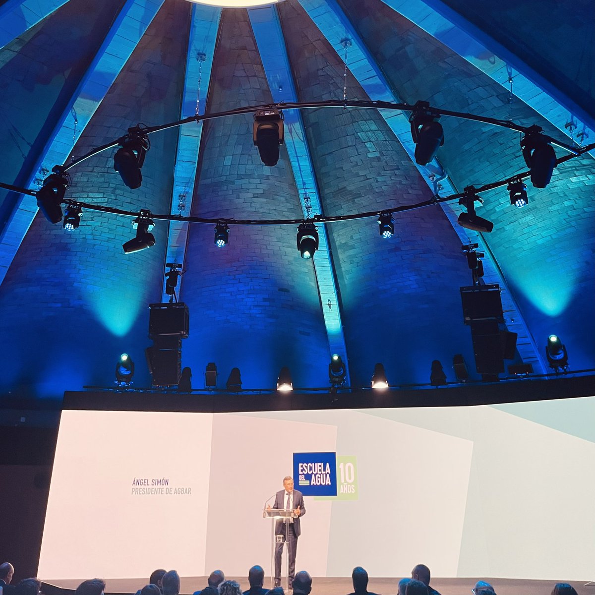 “la educación es responsabilidad de todos, representa un pilar esencial para el desarrollo de nuestra sociedad. Es también, de manera decidida, un elemento definitorio de nuestra identidad como compañía” <a href="/angelsimon_/">Angel Simon</a> <a href="/Agbar/">Agbar</a> @_EscueladelAgua  #10añosEscueladelAgua