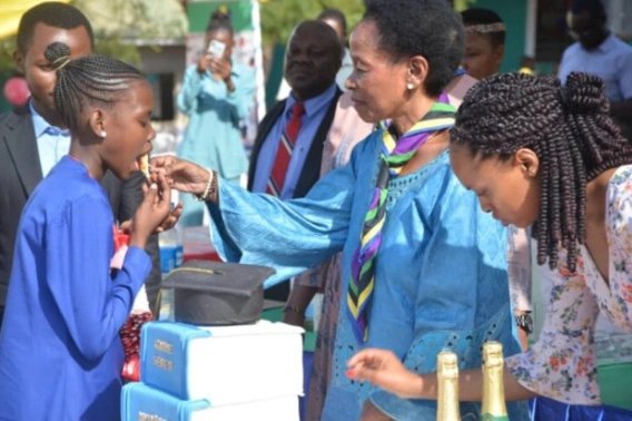 MotherofMercy20's tweet photo. Siku ya jumamosi tarehe 15/10/2022 tulisherekea mahafali ya saba ya awali na darasa la saba.
Mgeni rasmi wa mahafali yetu alikuwa ni Waziri wa zamani wa Ardhi, Nyumba na Maendeleo ya Makazi Prof.Anna Tibaijuka @AnnaTibaijuka

#momgradeseven2022 
#motherofmercyjunioracademy. https://t.co/PGZsN8APs2
