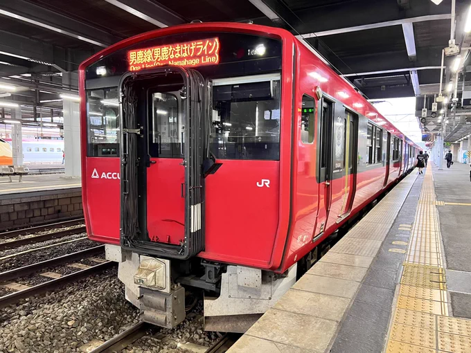 今日秋田で男鹿線の蓄電電車初めて見たけど実物見ると「うわなにこれカッコヨ」ってなった。  