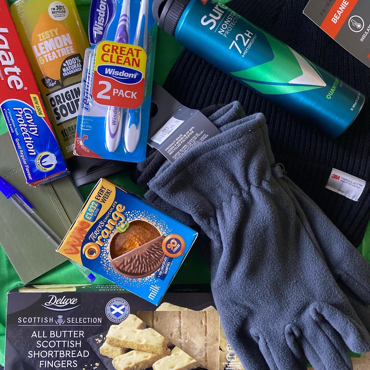 Refuweegee's tweet photo. We love welcome pack donations! With so many new arrivals in Glasgow bags like these put together with so much care, help us to pass on useful items &amp; welcoming messages quicker 🧡

Thank you to Jacqui for these lovely packs 🥰 Check out the guide linked below to donate your own! https://t.co/wivm4zua1w