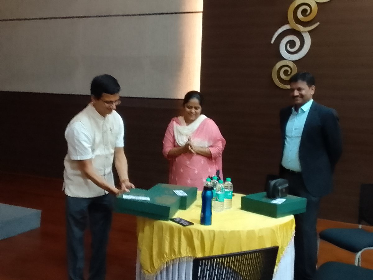 IASOAKarnataka's tweet photo. #BhavanaKanukurthi, @ukv_murthy and @karthikrb’s session at ARI is the #Needofthehour. #Privacy, #informationalobescity and #secureITpractices are the #digitalera’s key issues. #IASOA looks forward to hold similar events and endorses the dissemination of #cybersecurity knowledge. https://t.co/dIsQUrs7IW