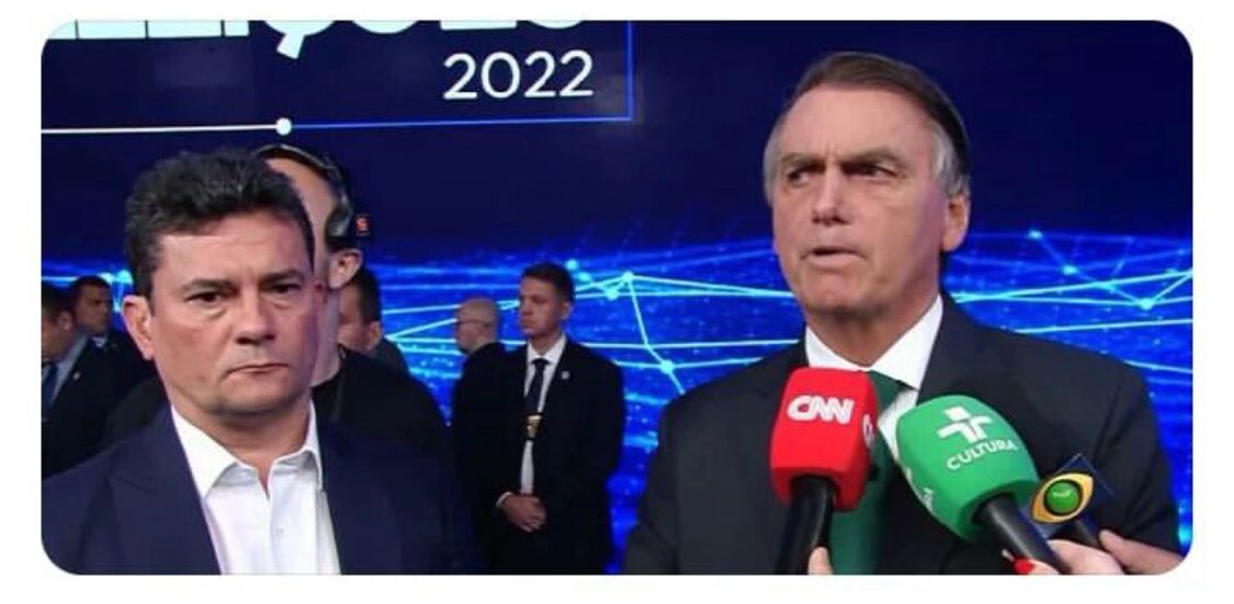 A CENA DO CRIME 
Um juíz ladrão e um presidente fora da lei não voltam à cena do crime, eles são o crime e os próprios criminosos. A derrota se estampa em suas caras.