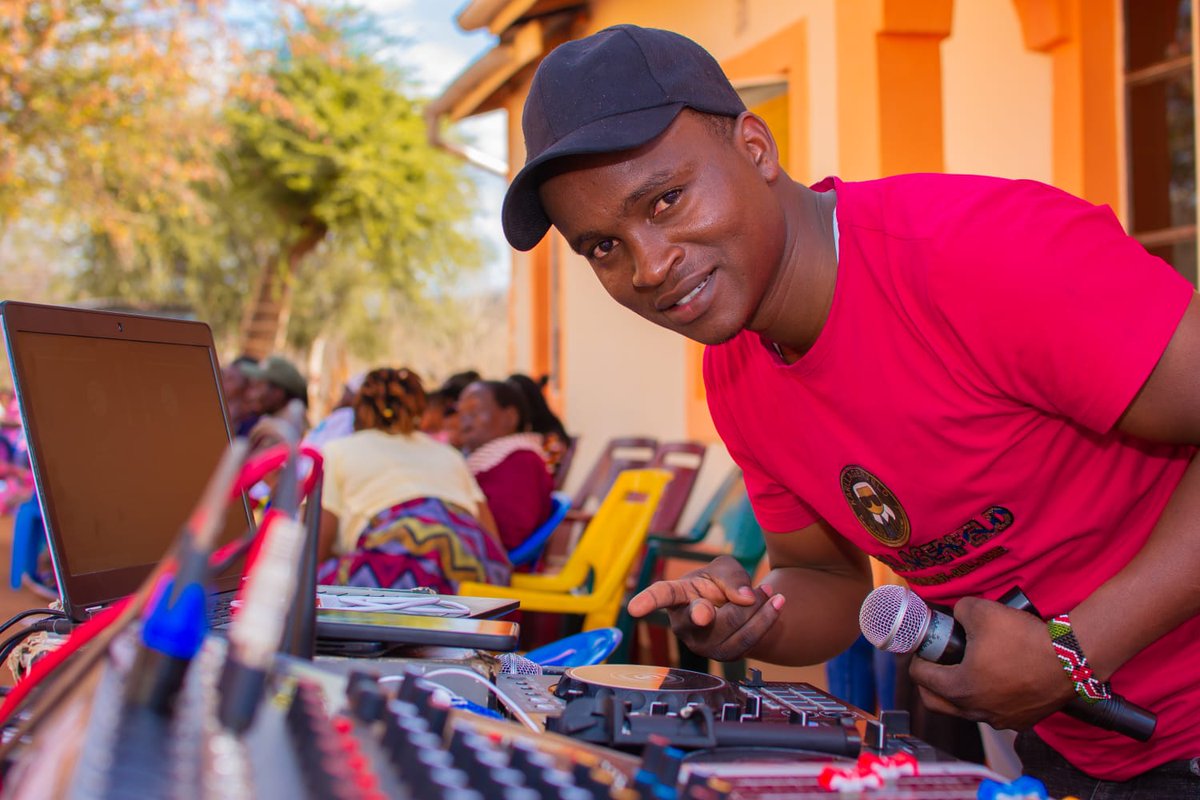 djfelixer's tweet photo. I'm Worth living a Satisfying Life √
& One that Brings Happiness √
#My4BillionWorth ⚪🟣🔴
Just #KeepBooking 💯 #Soundke🇰🇪 https://t.co/cCvzLED5Sr