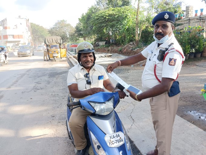Viral Pic: Bengaluru Traffic Policeman Books Another Cop For Wearing Wrong  Helmet