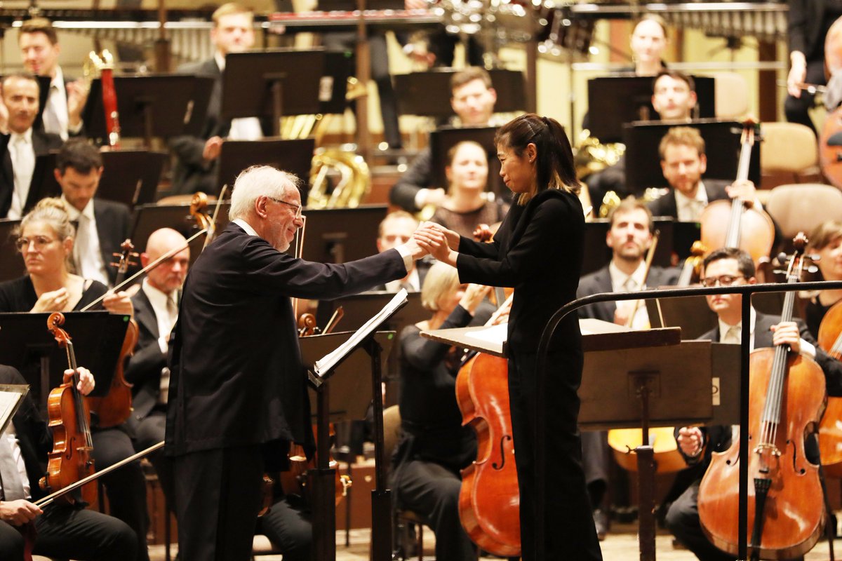 Musikverein Wien (@musikverein) on Twitter photo Her first concert in Vienna, and right away in the Golden Hall: Here are the impressions of conductor <a href="/itselimchan/">Elim Chan</a>'s phenomenal debut with the <a href="/rsowien/">ORF Radio-Symphonieorchester Wien</a> and violinist #GidonKremer ✨
#ElimChan will return on 5 & 6 November 2022 with the <a href="/viennasymphony/">Wiener Symphoniker</a> 🎵
📸 © Dieter Nagl Her first concert in Vienna, and right away in the Golden Hall: Here are the impressions of conductor <a href="/itselimchan/">Elim Chan</a>'s phenomenal debut with the <a href="/rsowien/">ORF Radio-Symphonieorchester Wien</a> and violinist #GidonKremer ✨
#ElimChan will return on 5 & 6 November 2022 with the <a href="/viennasymphony/">Wiener Symphoniker</a> 🎵
📸 © Dieter Nagl