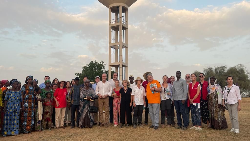 ongawa4d's tweet photo. Nuestro equipo local ha compartido nuestras prioridades y la importancia de la cooperación para asegurar los derechos y los medios de vida de las comunidades rurales, impulsando su adaptación climática.
#EsHoraDeCooperar #LeyDeCooperación #CooperaSi https://t.co/WXX7oTTWUL