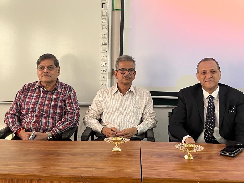 ChemistryDepar1's tweet photo. Chemistry Department organised the Third lecture in the Alumni Lecture Series was delivered by Prof. Alok Dhawan, Director CBMR on 17-10-22. The Chief Guest was Prof. Brijendra Singh, Dean, Faculty of Science @profalokkumar @Alok_Dhawan @mishraanil2703 @dswlkouniv @DurgeshAIHLU https://t.co/mRJ5odpMmx