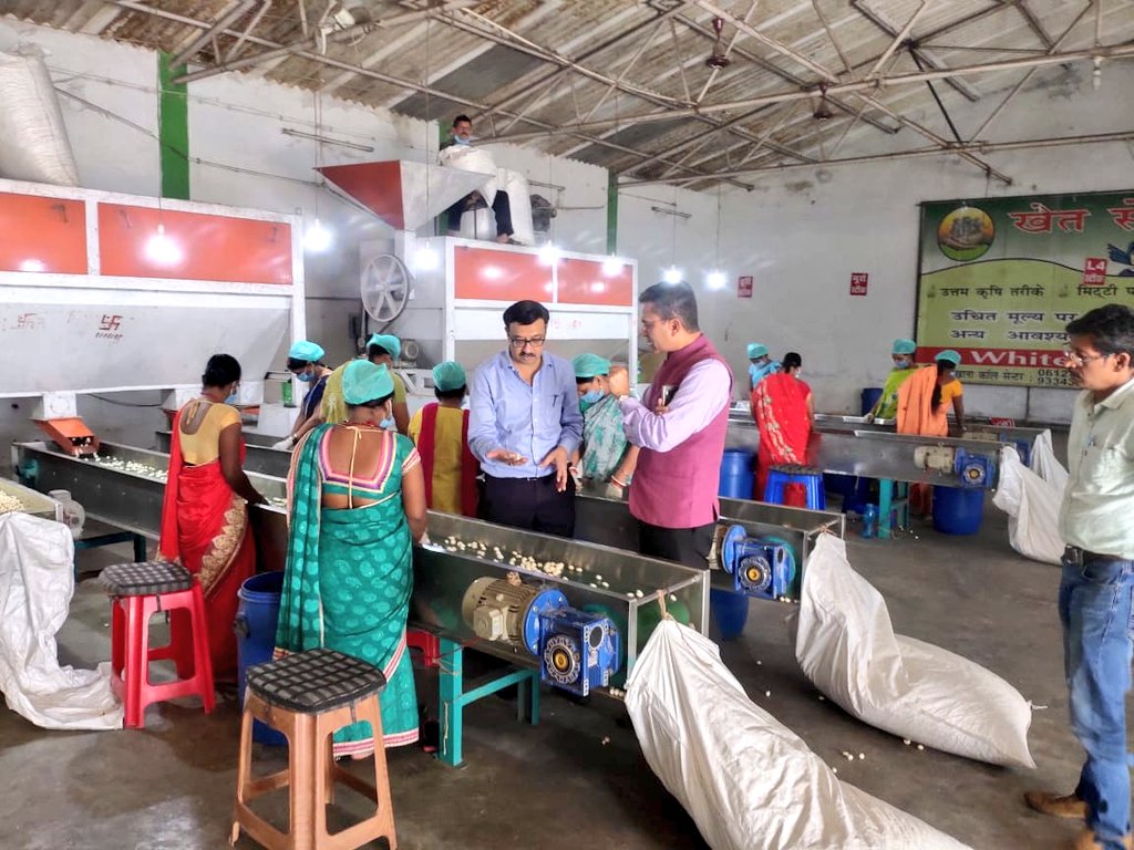 One District One Product (ODOP)! Visited a Makhana (fox nut) processing & packaging unit in Patna. This protein-rich superfood has tremendous potential & could be a major export earner for Bihar, in addition to other #ODOP products like Bhagalpuri silk, mango, litchi & others.