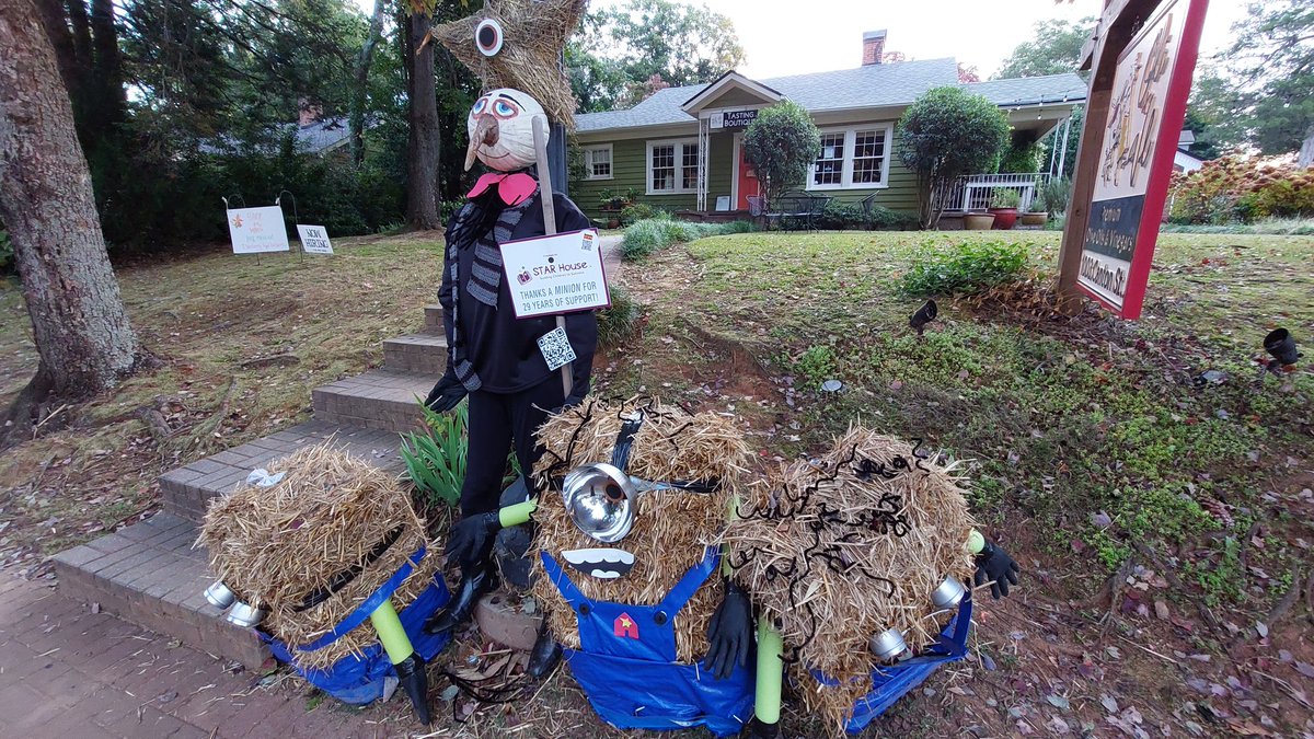 Celebs featured in this year's scarecrow contest in @VisitRoswellGA: @TheRealElvira, #Beetlejuice, Pac-Man, @Minions... @GoodDayAtlanta #fox5atl