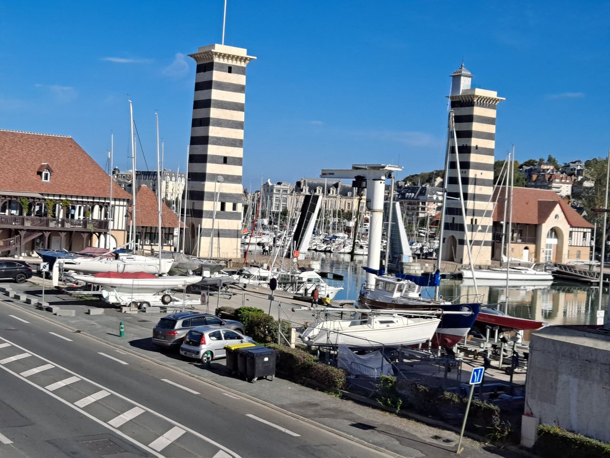 Lara St 💜🤍💚 tweet media