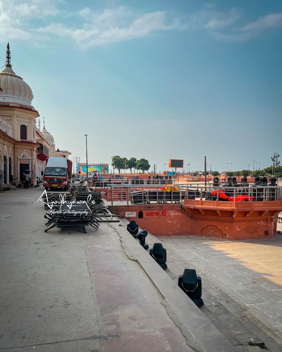 ayodhyawale's tweet photo. Ayodhya nagri is getting ready for the grand arrival of Prabhu Shri Ram ❤️🚩

#Ayodhya #Deepotsav #Diwali2022 https://t.co/THdOT64REj
