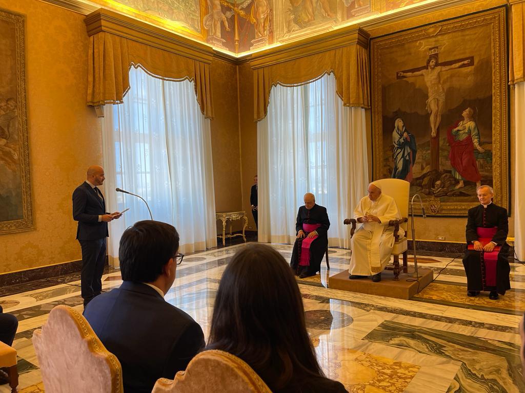 somosase's tweet photo. 📸 Recepción de @Pontifex_es a los jóvenes empresarios españoles de @CEAJE en el Vaticano #EmpresaFeValores #DSI @somosase @PastoralSocial9 https://t.co/6B1jZfDBDF