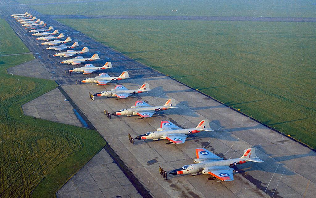clark_aviation's tweet photo. That's a lot of Canberras!
This line up of E.E. Canberra aircraft were all part of 85 Sqn in the early 1970s.
The unit (based at RAF West Raynham) was responsible for supplying target facilities to the UK Armed Forces, operating a mix of Canberra T11, T19, B2 and PR3 versions! https://t.co/sq1A1lkkCZ