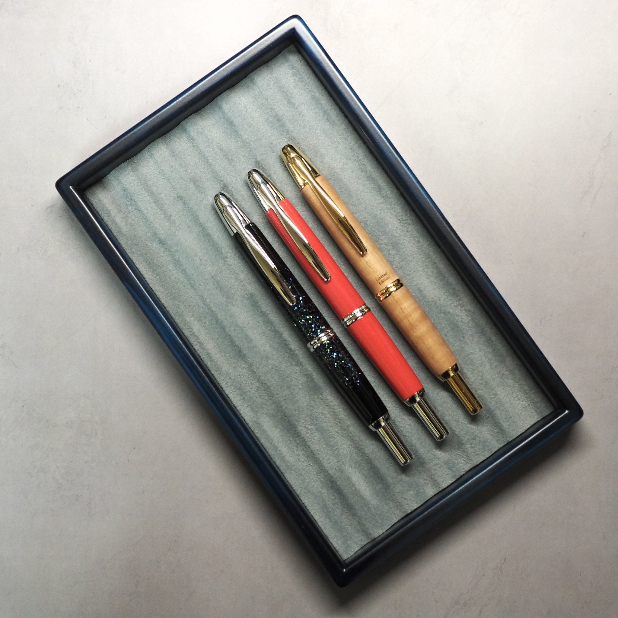 キャップレス 万年筆 コーラルレッド 2022年限定 細字 パイロット