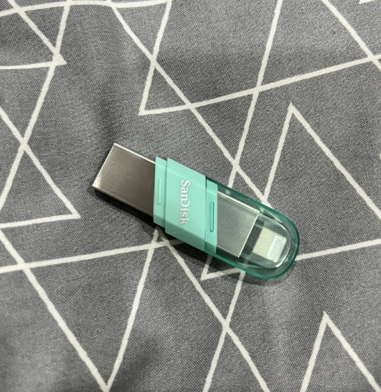 hkxxkrjp's tweet photo. iPhone user yang storage kecik, cepat full, YOU NEED THIS‼️

Berbaloi sangat untuk invest kalau ada banyak documents and beribu gambar untuk backup. Tak payah on laptop lansung. Lagi laju dari iCloud pulak tu😭

The best invention ever! WAJIB beli👍💯 https://t.co/9C0rjialfy
