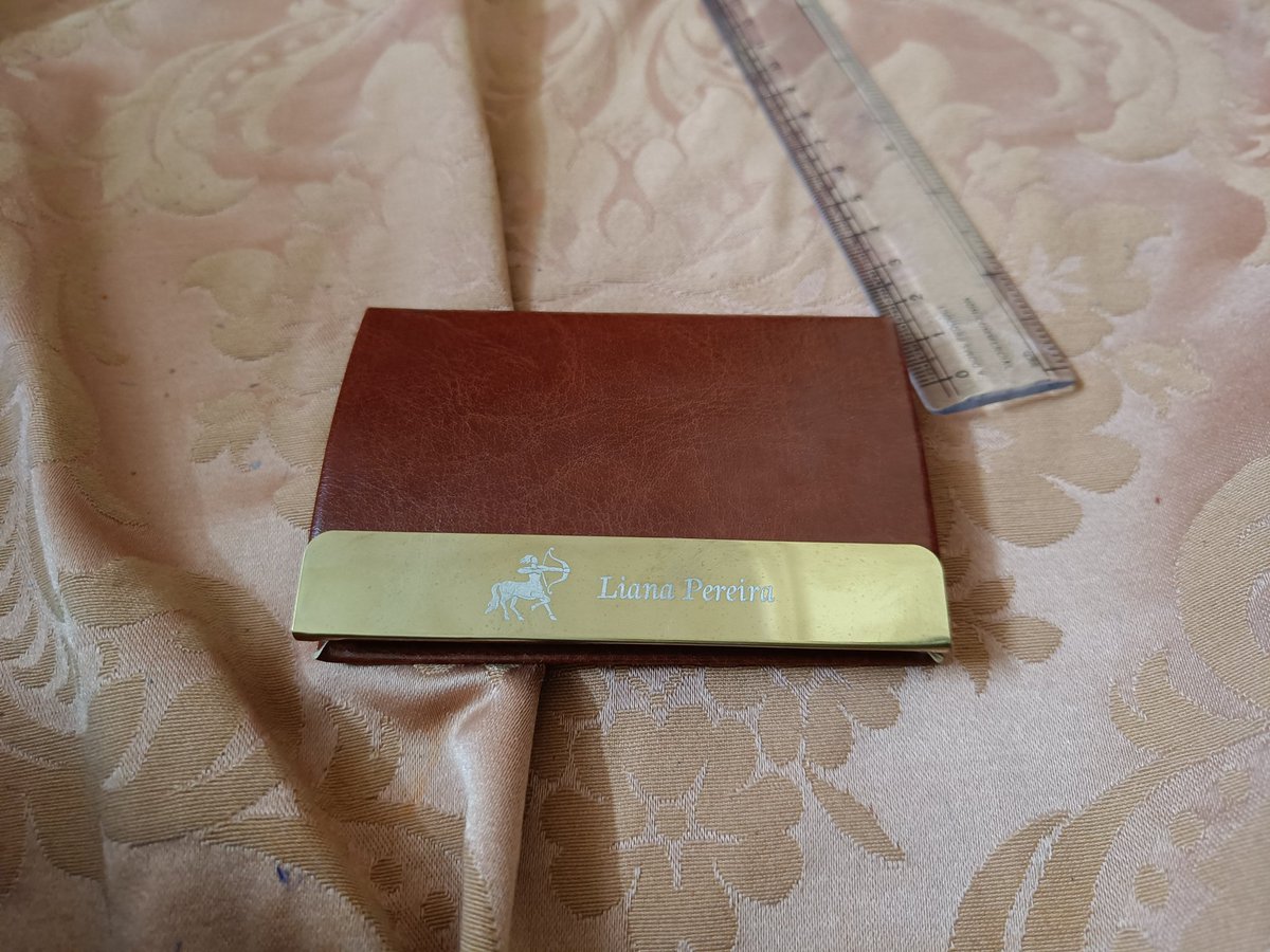 MandrekarAditya's tweet photo. I have been using print venue for customized accessories but this time the printvenue team has disasapointed me. This is regarding my ticket ID:462908. Even after shipping wrong product printvenue is saying they have shipped correct one.  I had ordered silver brown but got gold. https://t.co/RUHZBwdfxu