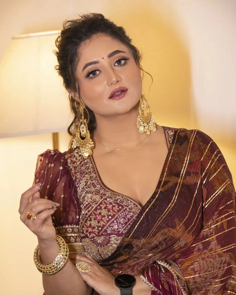 Fansxpress's tweet photo. Time to celebrate every moment ✨️
.
.
#rashamidesai #rashamians #diva #love #immagical✨🧞‍♀️🦄 https://t.co/3TDzPm8L7i