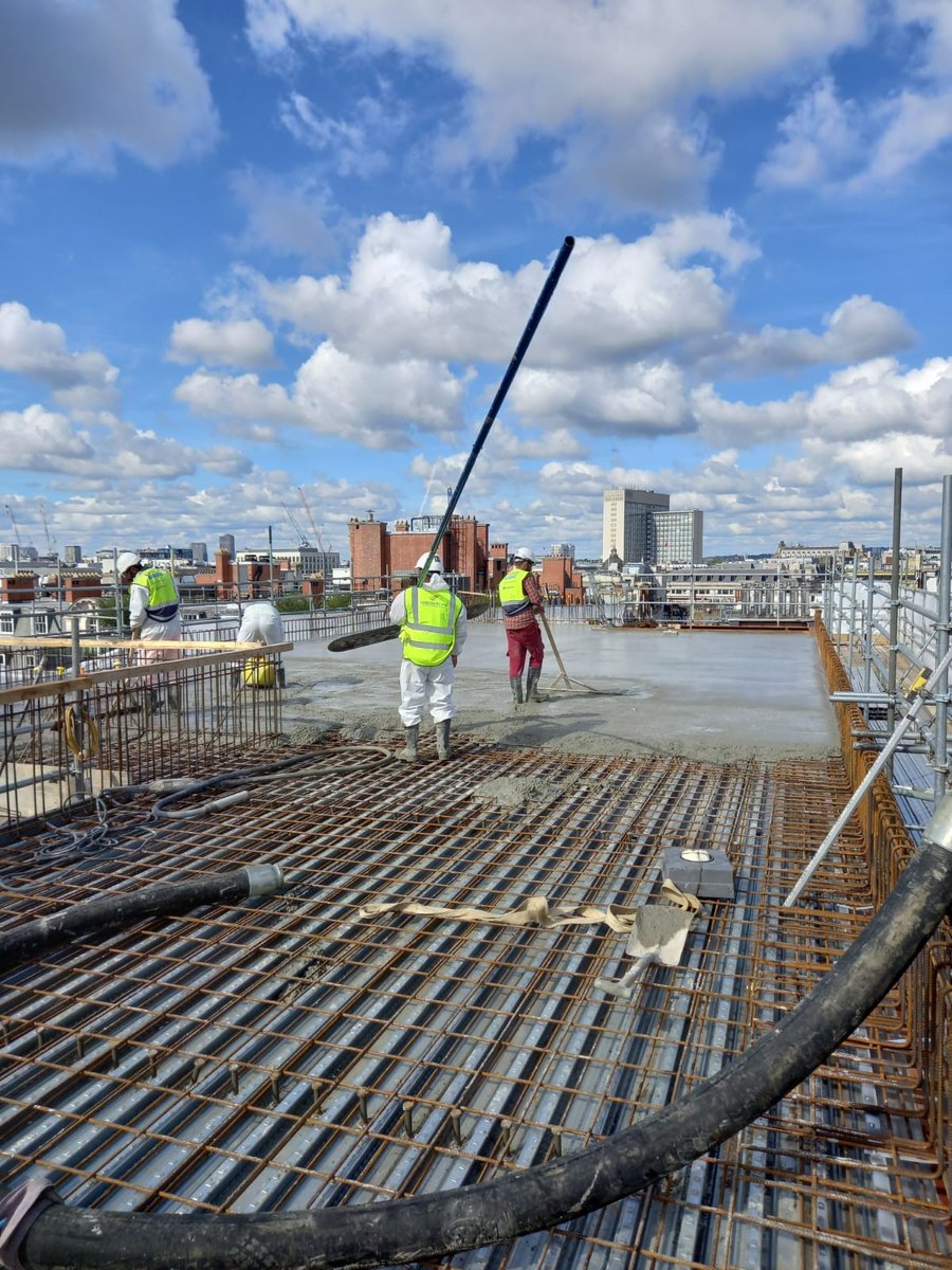 ShacaConstruct's tweet photo. #Shaca #construction recently completed a 46m3 concrete pour to complete the new roof construction. We are looking forward to completing the perimeter upstands and lift walls in the coming weeks!

#structuralalterations #reinforcement #concrete #londonconstruction https://t.co/HUeWFhBEAY