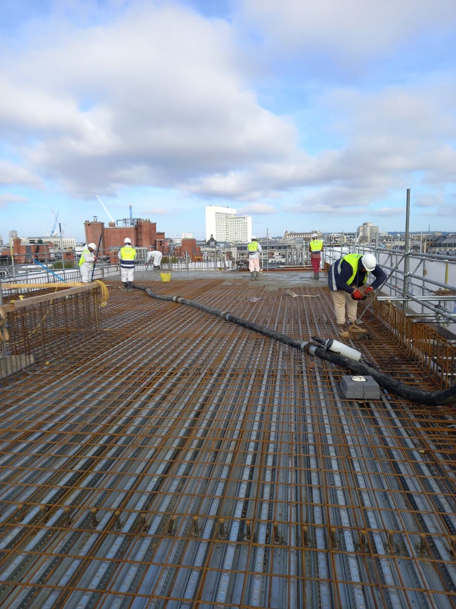 ShacaConstruct's tweet photo. #Shaca #construction recently completed a 46m3 concrete pour to complete the new roof construction. We are looking forward to completing the perimeter upstands and lift walls in the coming weeks!

#structuralalterations #reinforcement #concrete #londonconstruction https://t.co/HUeWFhBEAY