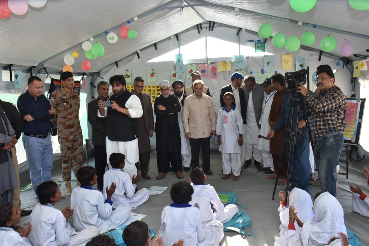 Prime Minister Shehbaz Sharif visited a school set up for the children of flood affectees of District Suhbatpur.

#PM_in_Balochistan