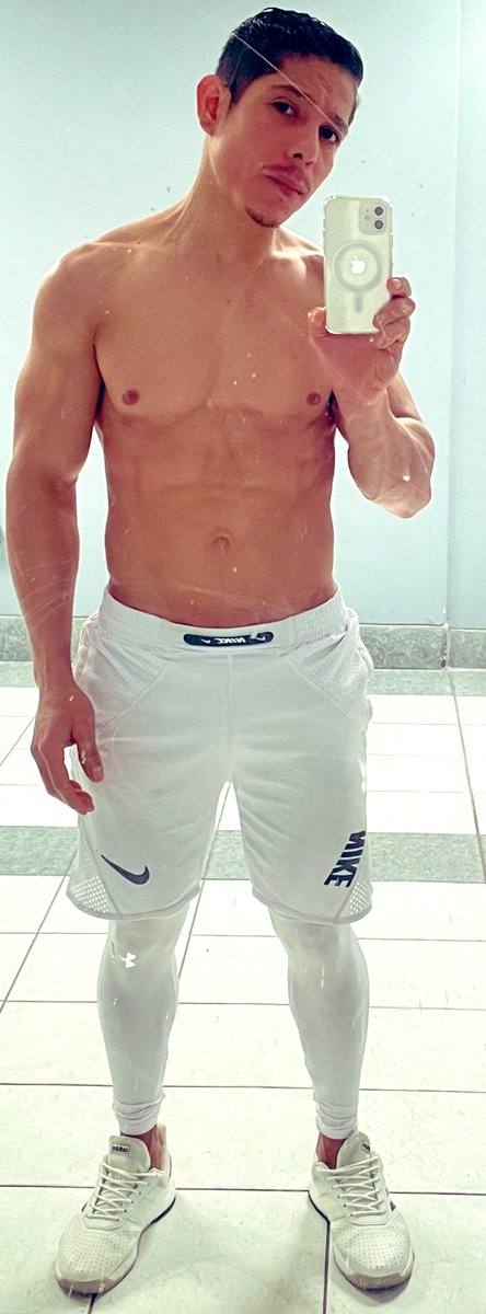 Dylhanhot's tweet photo. Lunes de entrenamiento 💪#Smartfit https://t.co/xDvjmeSXDg