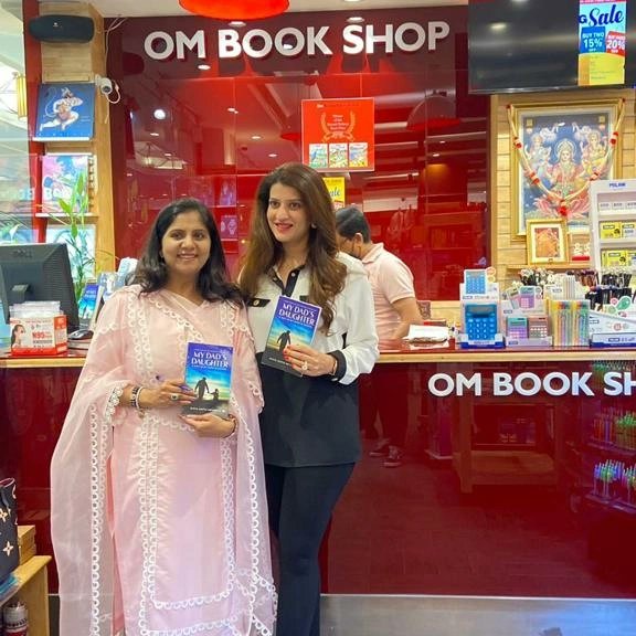 CrosswordPr's tweet photo. Flashback from one of the most amazing day of book signing for Divya Gupta Kotawala's newly launched book "My Dad's daughter" at Om Book Shop.
#booksigning #MyDadsDaughter #crosswordpr #prpartner #publicrelations #ombookshop #bookstore #OmBooks https://t.co/SqRl422fNV