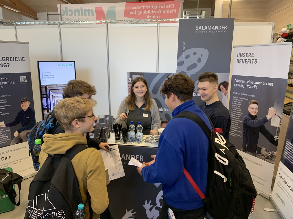 Salamander_SWDS's tweet photo. We participated in the #Allgäu trainingfair in Pforzen from October 14 - 15.
5 Salamander employees, 3 of them apprentices, were on site to support students and parents in their career orientation. 
#training #apprenticeship #careerentry #career #careerorientation #internship https://t.co/ZL8pUSFzny