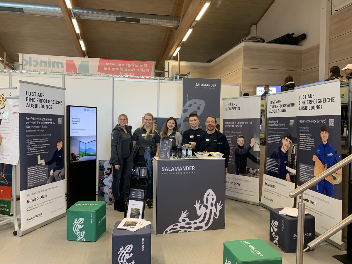 Salamander_SWDS's tweet photo. We participated in the #Allgäu trainingfair in Pforzen from October 14 - 15.
5 Salamander employees, 3 of them apprentices, were on site to support students and parents in their career orientation. 
#training #apprenticeship #careerentry #career #careerorientation #internship https://t.co/ZL8pUSFzny