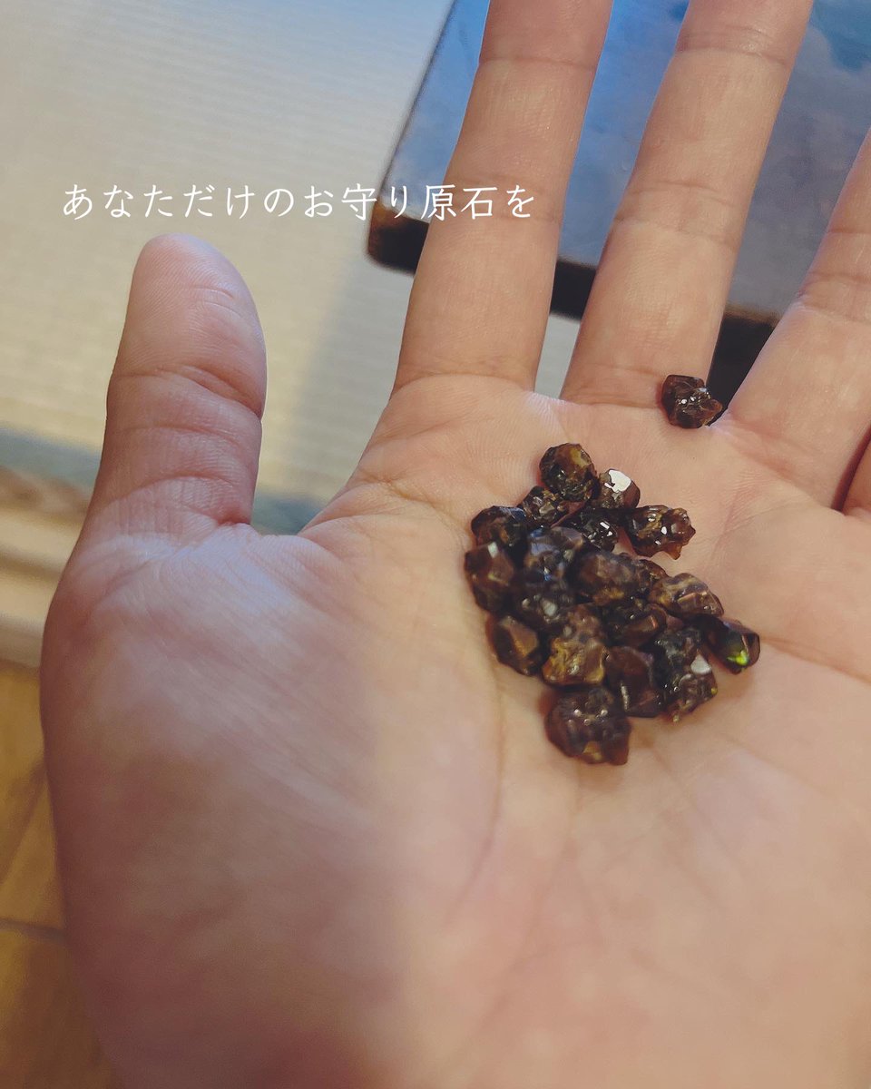asu06573211's tweet photo. どうぶつとこうぶつ展イン京都、西陣！
アーアンドスーの2階にて、22日まで開催中です。
全ての絵とアクセサリーが10%オフ！

贈り物に
自分を許せる、大切にできる
絵とアクセサリーを揃えて。

#個展イベント開催中　#西陣　#京都　#鉱石アクセサリー　#鉱石　#原画販売 https://t.co/sOP4blCoD3