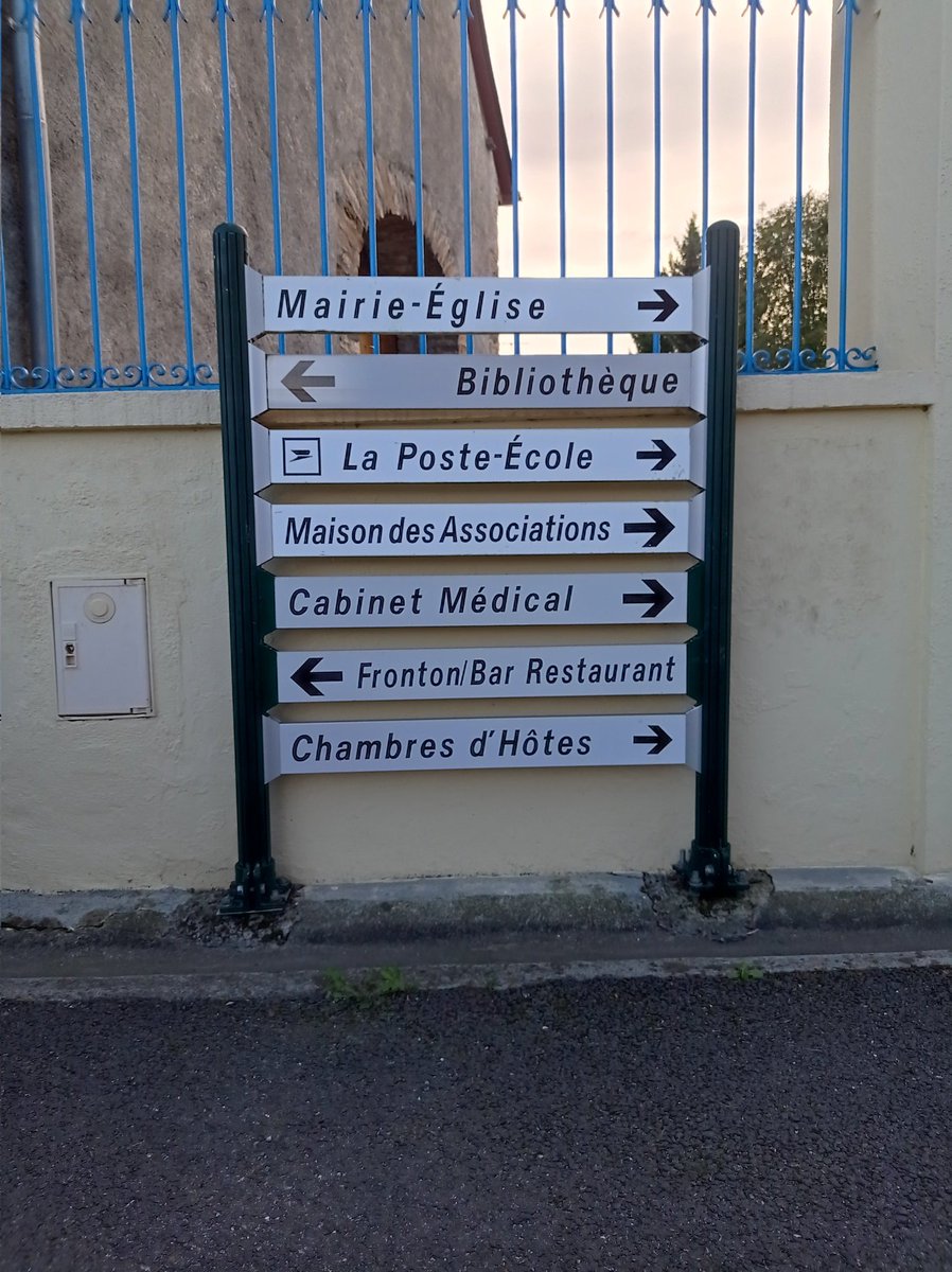 leclosdecinacle's tweet photo. Reconnaissance et aide de la mairie #ogeulesbains Merci à la mairie et à l'équipe technique. C'est fait la signalétique est installée depuis quelques semaines. Suivez les flèches #chambresdhotes pour arriver chez #leclosdecinacle https://t.co/9MIt4vBMOV