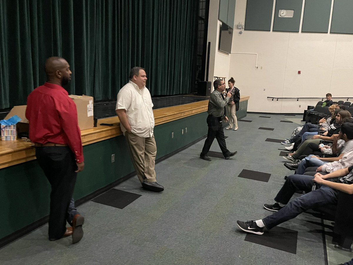 FelixVarelaHS's tweet photo. Celebrating #Top 9th & 10th grade #ELA #Vipers🐍 testers for PM1 #WeAre #Varela #RecognizeExcellence #MDCPS https://t.co/HUmjUzF0DP