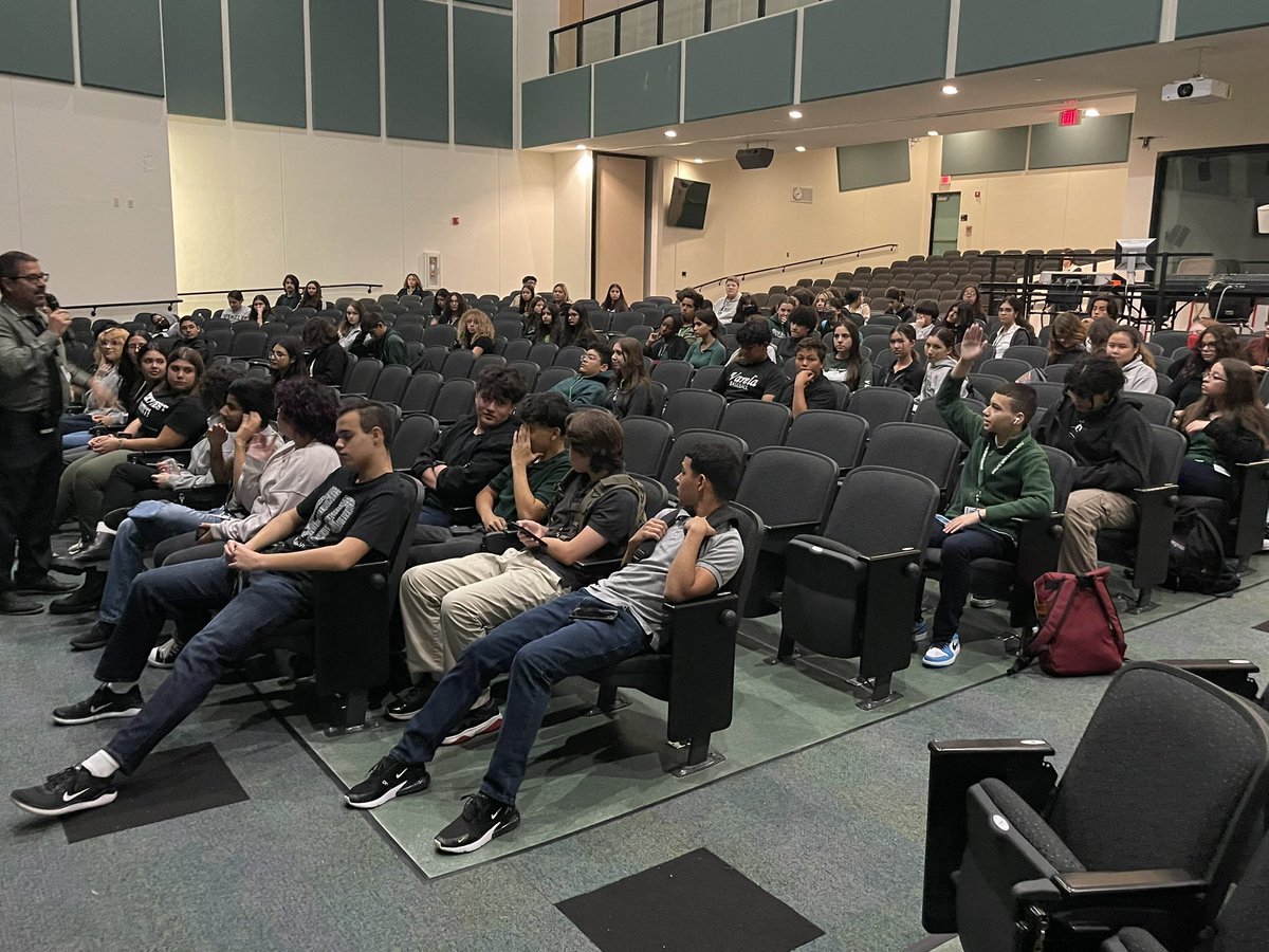FelixVarelaHS's tweet photo. Celebrating #Top 9th & 10th grade #ELA #Vipers🐍 testers for PM1 #WeAre #Varela #RecognizeExcellence #MDCPS https://t.co/HUmjUzF0DP