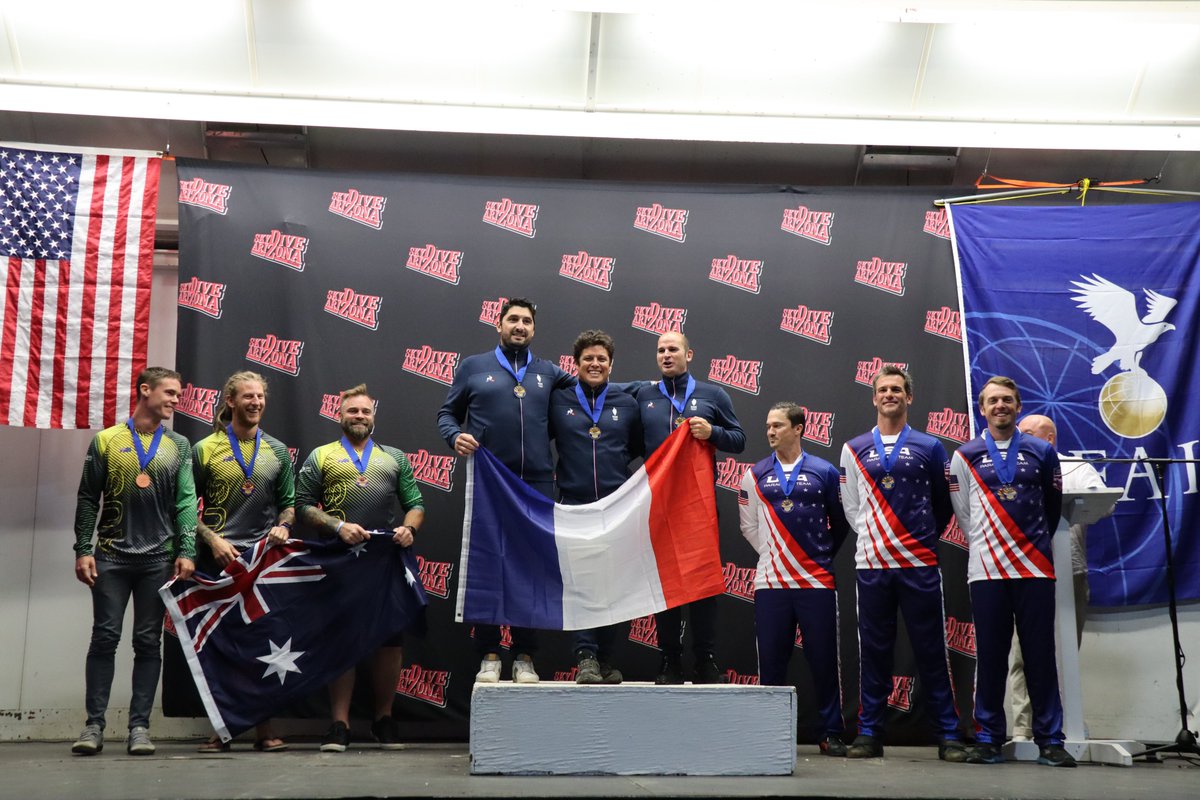 FFParachutisme's tweet photo. [Championnats du monde - Eloy]
Les équipes de France de parachutisme présentes sur cette première semaine reviennent avec 8 médailles.
Retrouvez les informations ici👇
https://t.co/osEN3KYCIX https://t.co/VFL4hzmyTe