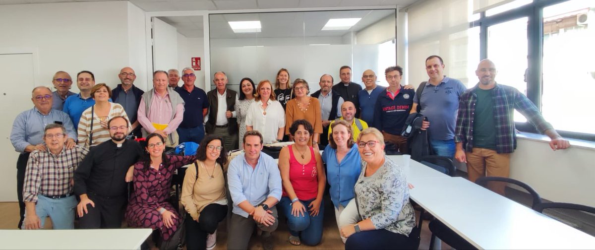 ¡Foto de familia de la nueva #ComisiónPermanente de Cursillos de Cristiandad España 🇪🇸! 

Desde ya os pedimos #oraciones por cada uno de ellos en su nuevo servicio al movimiento ⛪️.

¡Dios nos sigue sosteniendo!