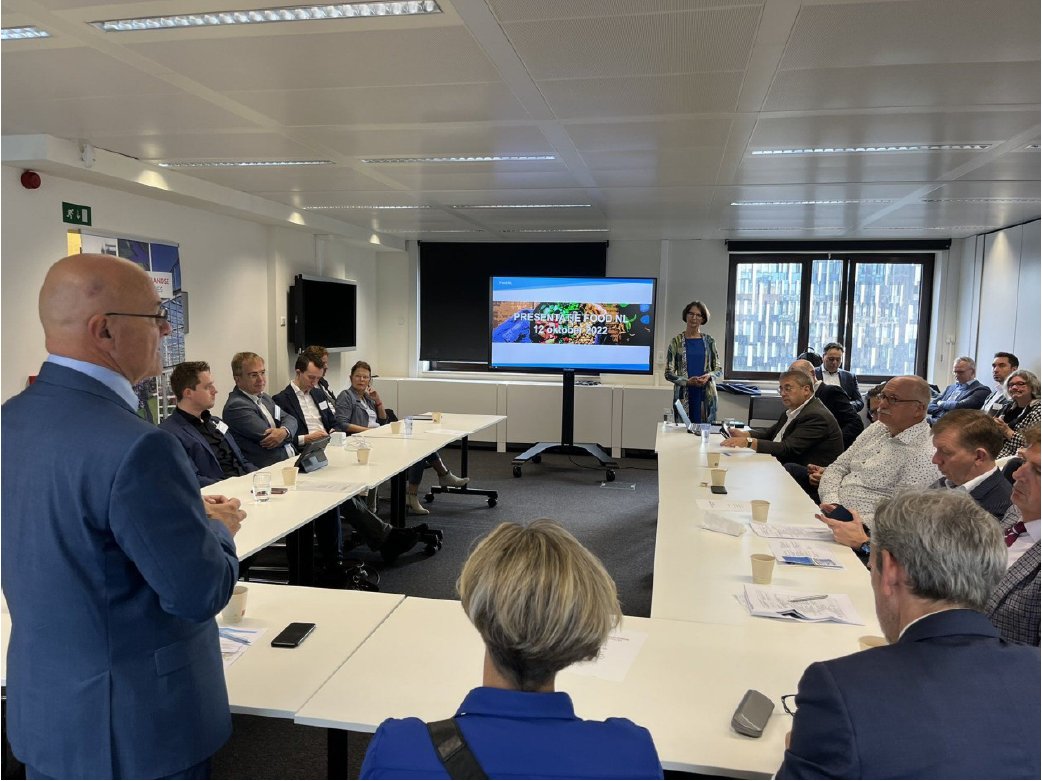 De Europese Unie organiseerde de European Week of Regions and Cities. FoodNL – samenwerking van @AgriFoodCapital, <a href="/Greenportvenlo/">Greenport Venlo</a> en <a href="/RegioFoodValley/">Regio Foodvalley</a> – ging op bezoek. Programmamanager Agrofood <a href="/HCorsten/">Hans Corsten</a> vertegenwoordigde <a href="/Crossroads_Lim/">Crossroads Limburg | Gezondste Regio Noord-Limburg</a> en <a href="/keyportnetwork/">Keyport</a> crossroadslimburg.com/european-week-…