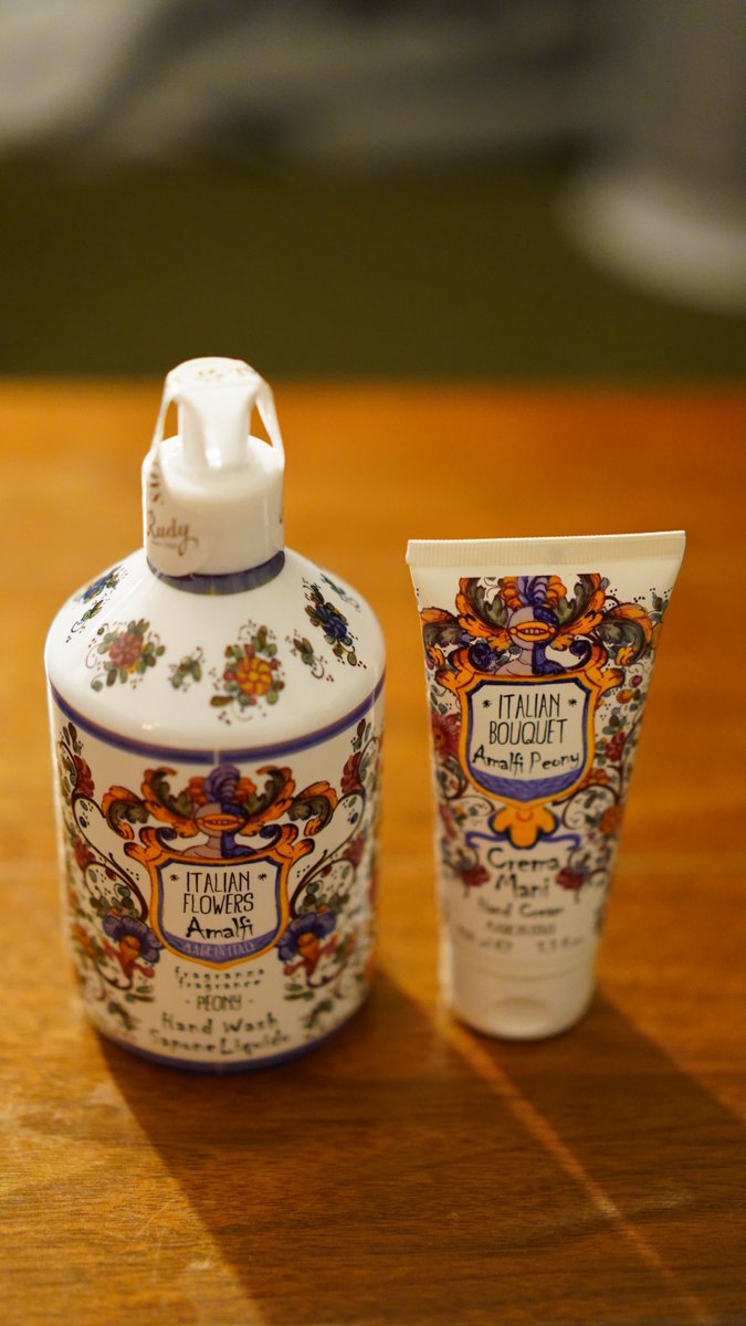 kotarowww's tweet image. 親友からgood sense gift🎁

常にredwine飲みたくなる香りのディフューザー🍷ﾔﾊﾞｲ🤤thanx uj

さりげなく大人な香り.めちゃすべすべハンドクリーム😌ｳﾚｼｲ thanx ai

(ﾊﾝﾄﾞｿｰﾌﾟは前任いるのでお楽しみ)

#modernnotes
#rubyprofumi
#センス上げてきよるなぁ💪