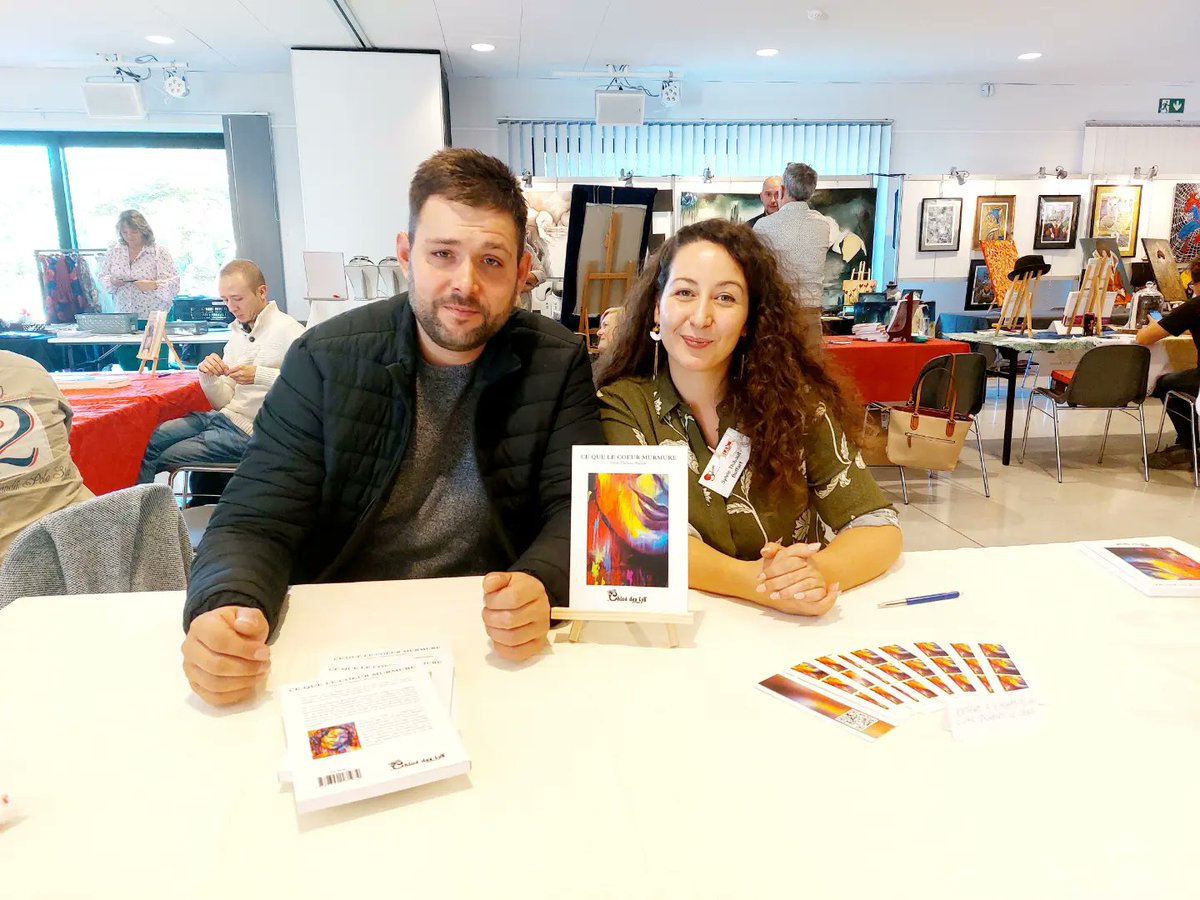 Mamzl's tweet photo. Un premier salon du livre et des artistes en tant qu invitée d'honneur. C'était une très belle expérience! Merci à Betty Batoul pour l invitation et aux autres artistes présents. De chouettes rencontres! Avec le soutien précieux des amis et de la famille. ❤️🙏 https://t.co/wccJbmS6zj