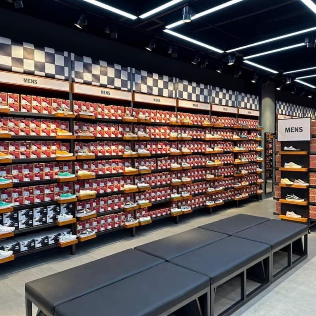 JalanCutiSantai's tweet photo. Outlet Vans terbesar di Asia Tenggara telah dibuka di Lot F38, di Mitsui Outlet Park 👟😍

Check Harga sini: https://t.co/YvLNIYBerS https://t.co/ID2TCqJ5Bg