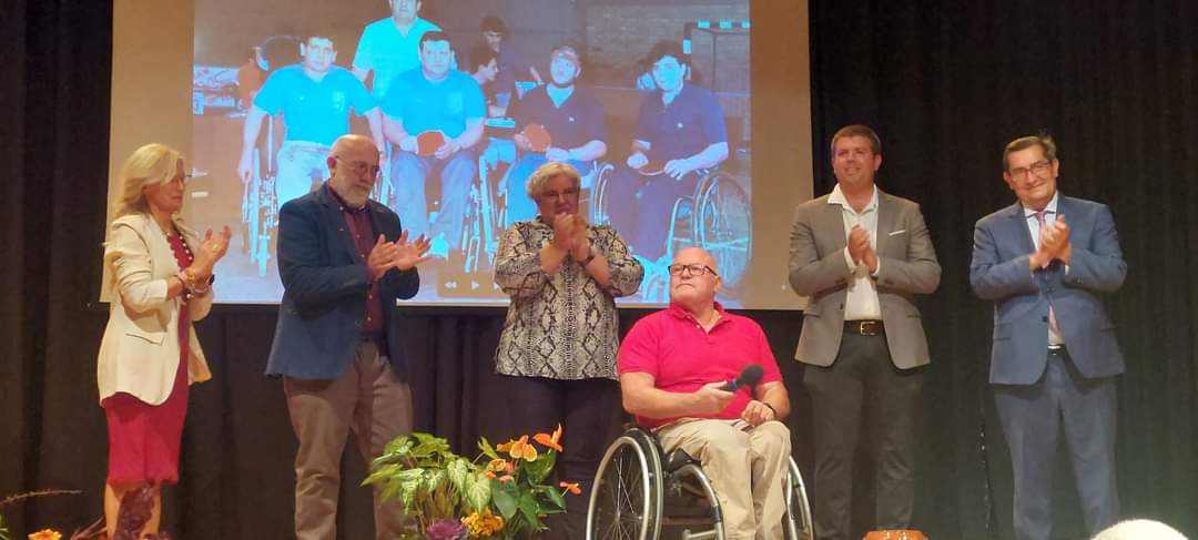 IMonachil's tweet photo. Homenaje, a propuesta de la asociación de Apenjumo, a 2 vecinos del municipio que se distinguen por su labor solidaria y espíritu de superación, dentro de la semana del mayor 
Octubre 2022 https://t.co/7ZE2dBKHQY