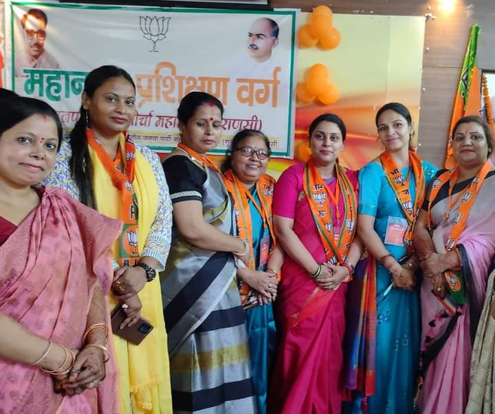 X29Jt768MQg9xgp's tweet photo. आज दिनांक 17- अक्टूबर- 2022 को भाजपा महिला मोर्चा महानगर वाराणसी का प्रशिक्षण वर्ग महानगर कार्यालय गुलाब बाग में सम्पन हुआ।
#MahilaMorchaBjp
#mahilamorchaup
#gitashakya
#vijaybahadurpathak
#BhupendraSingh
#darshanasingh
#suniloza
उषा अग्रहरि
मंडल अध्यक्ष
भाजपा वाराणसी https://t.co/hJXxCflsrR