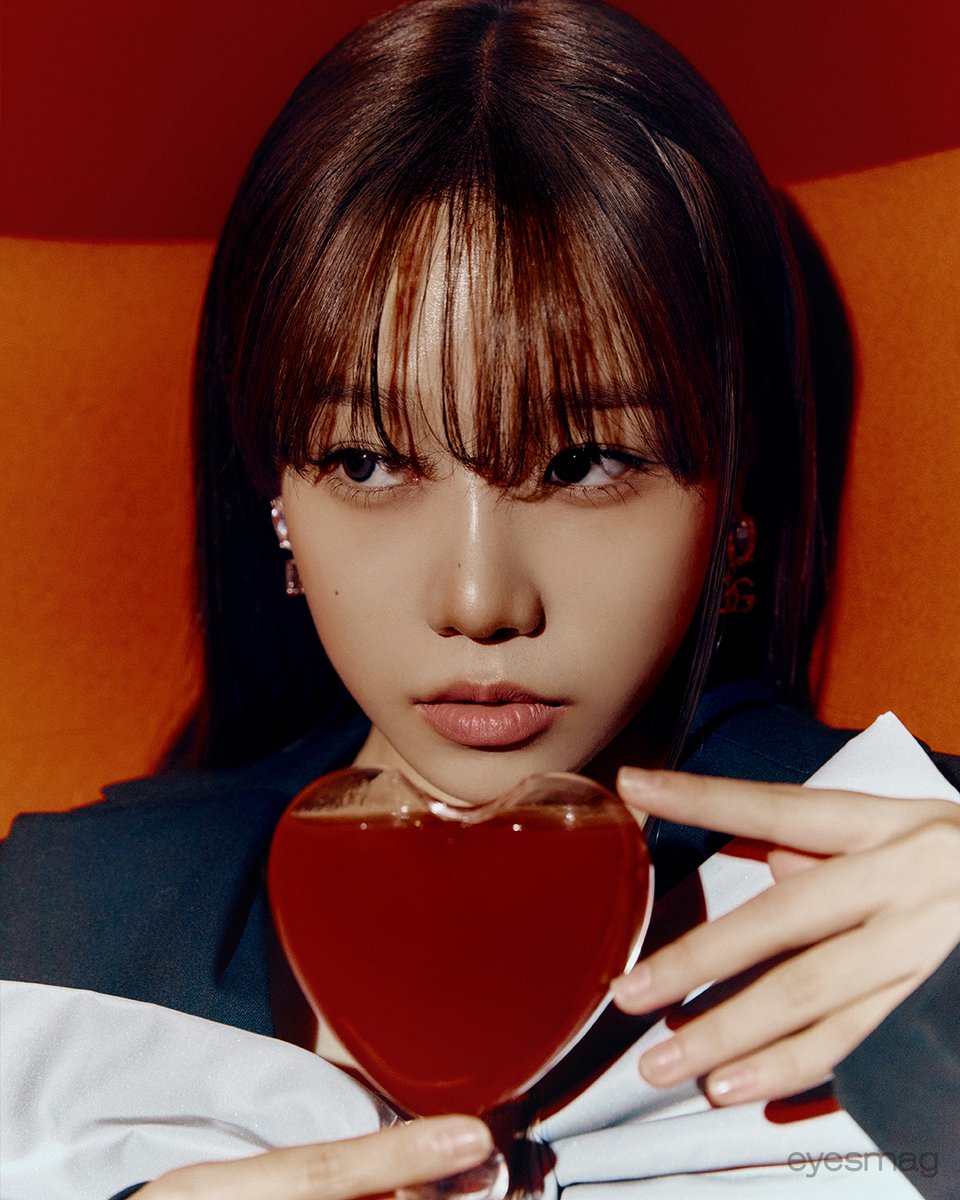 JOYURI_offcl's tweet photo. 조유리 (JO YURI) | x eyesmag

“저는 생각보다 끈질긴 사람이에요”

📖 https://t.co/8f1Z5DDUGq

#조유리 #JOYURI #チョユリ
#조유리_Loveable
#조유리의_러버블_글래시는_언빌리버블💌 https://t.co/TJDN5idtEF