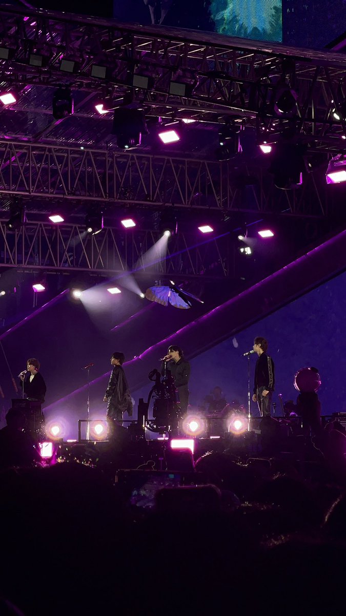 myjmimi's tweet photo. Anyone from the sector G04 who was close to the stage and filmed the Butterfly performance?😭😭😭 I wanna kill myself, I accidentally deleted the video on my phone and now it’s gone..🥺 just some photos left, I feel so sad😭
#btsconcertbusan #bts #butterfly #btsbutterfly https://t.co/cbLaE740L8